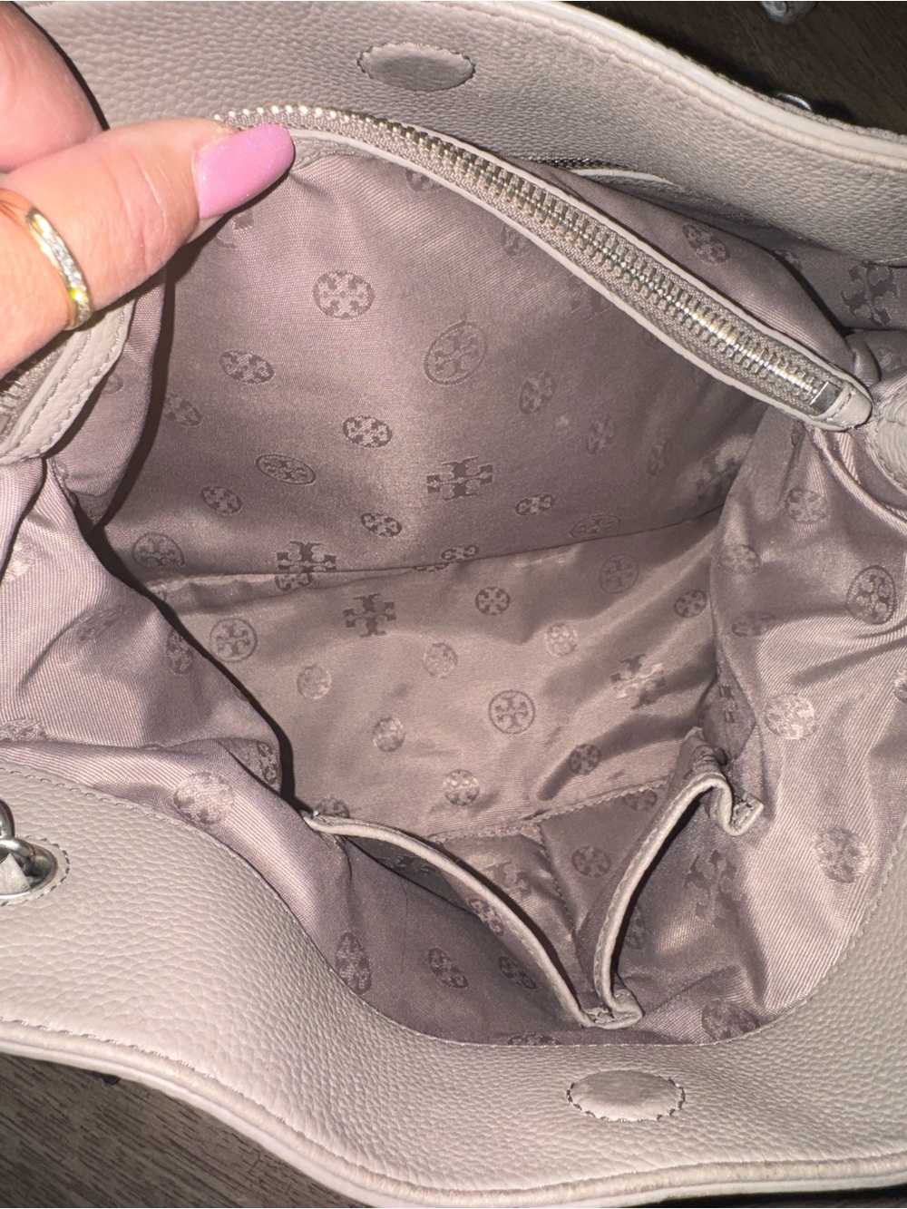 Tory Burch Taupe Pebbled Leather Chain-Handle Shoulder Bag in EUC - Picture 9 of 9